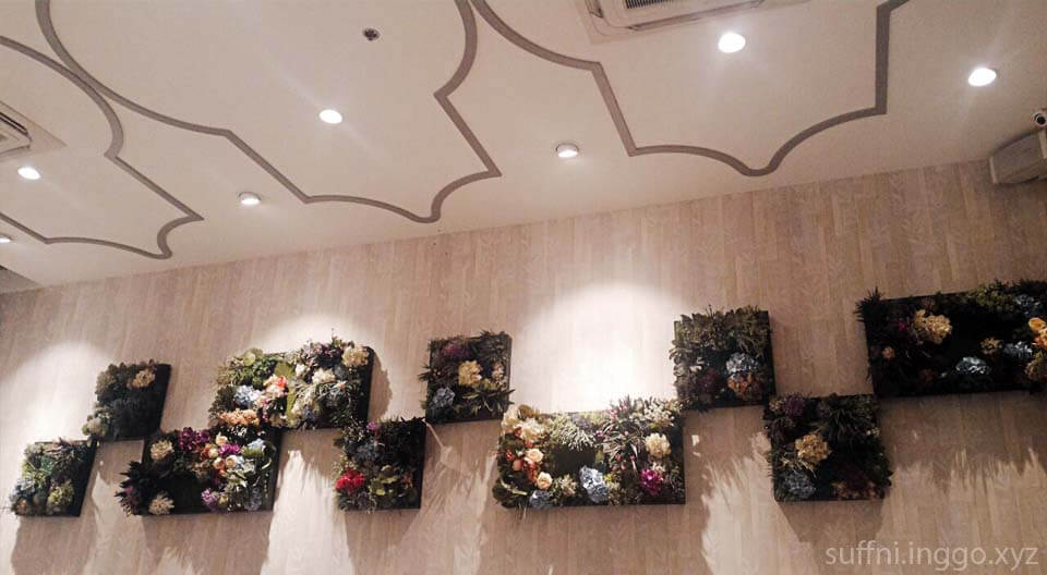 2016 08 four seasons buffet wall